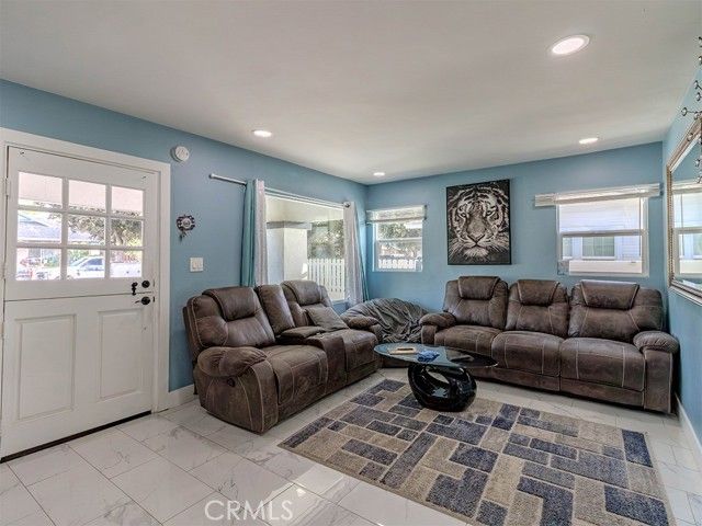 1130 W Chestnut, Santa Ana, CA 92703
