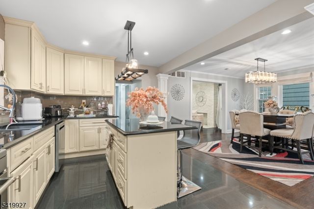 886 Degraw Ave, Newark City, NJ 07104