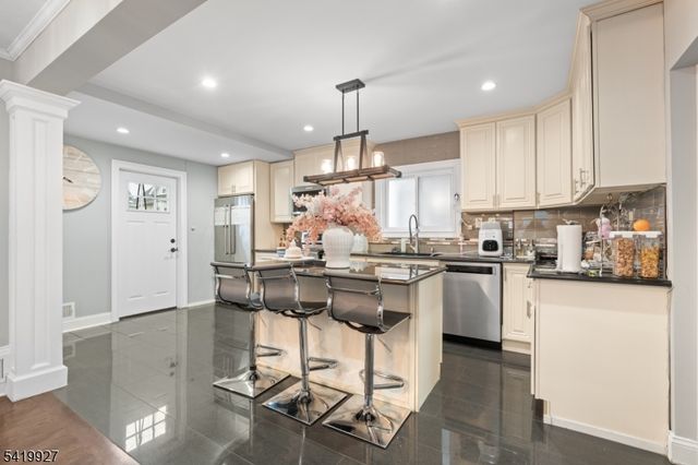 886 Degraw Ave, Newark City, NJ 07104