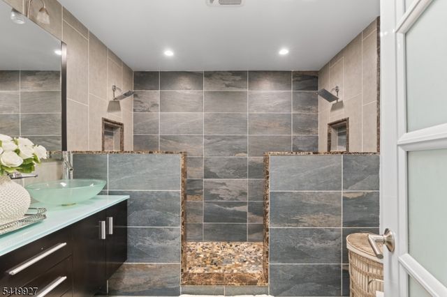 886 Degraw Ave, Newark City, NJ 07104