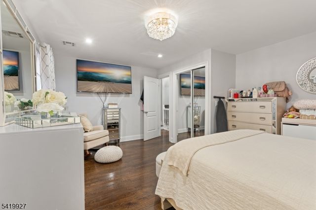 886 Degraw Ave, Newark City, NJ 07104