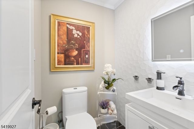 886 Degraw Ave, Newark City, NJ 07104