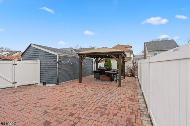 886 Degraw Ave, Newark City, NJ 07104