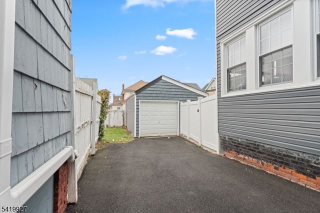 886 Degraw Ave, Newark City, NJ 07104