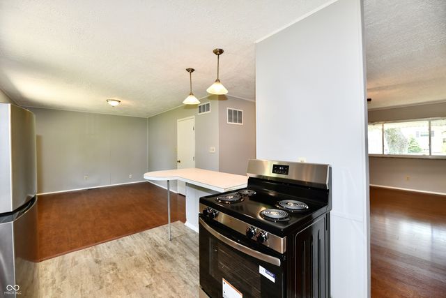 581 Northgate Drive, Greenwood, IN 46143