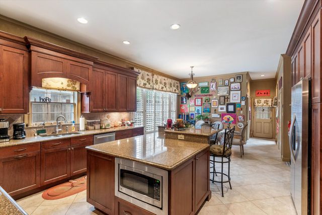 4792 WHITEHALL CV, Memphis, TN 38117