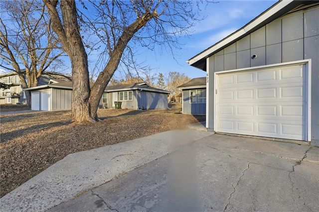 620 N 13th Terrace, Leavenworth, KS 66048