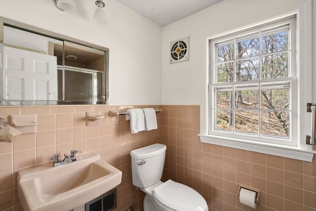 162 Western Ave, Sherborn, MA 01770