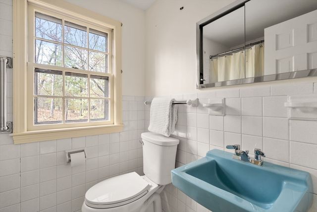 162 Western Ave, Sherborn, MA 01770