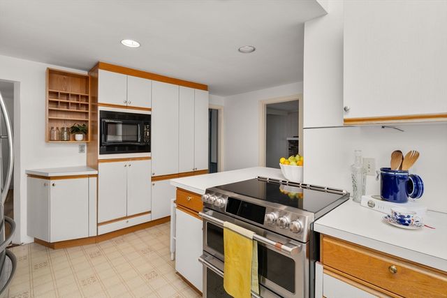 162 Western Ave, Sherborn, MA 01770