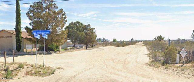 17700 E Avenue T8, Llano, CA 93591