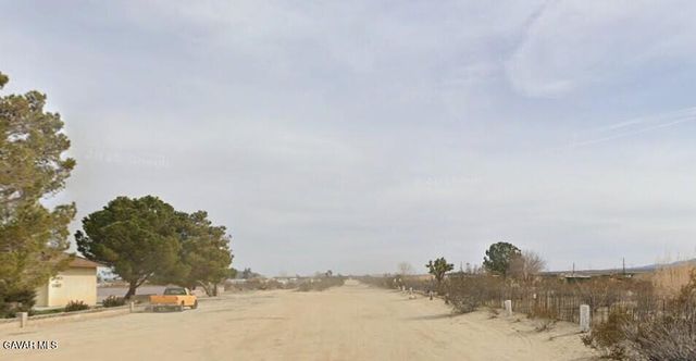 17700 E Avenue T8, Llano, CA 93591