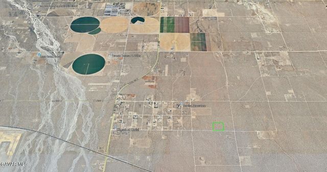 17700 E Avenue T8, Llano, CA 93591