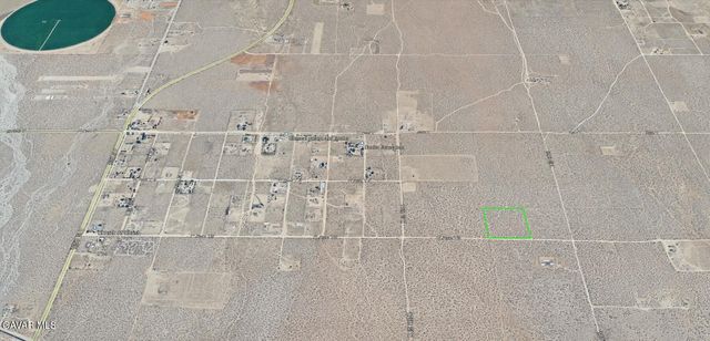 17700 E Avenue T8, Llano, CA 93591