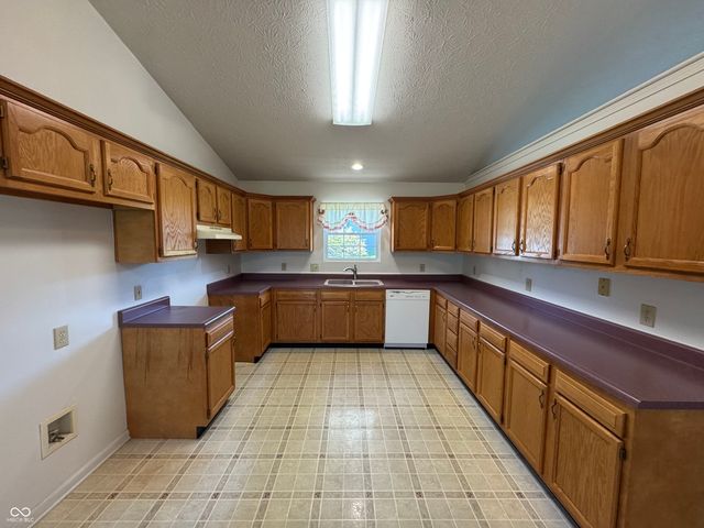 1207 N Monroe Way, Rushville, IN 46173