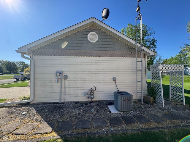 1207 N Monroe Way, Rushville, IN 46173