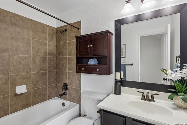 571 CALM SPGS, San Antonio, TX 78260