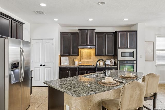 571 CALM SPGS, San Antonio, TX 78260