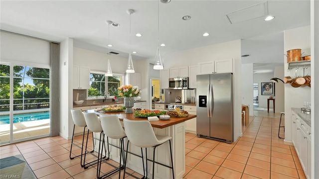 586 Yucca RD, Naples, FL 34102