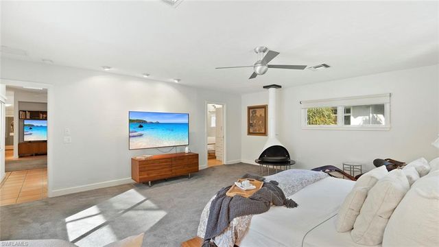 586 Yucca RD, Naples, FL 34102