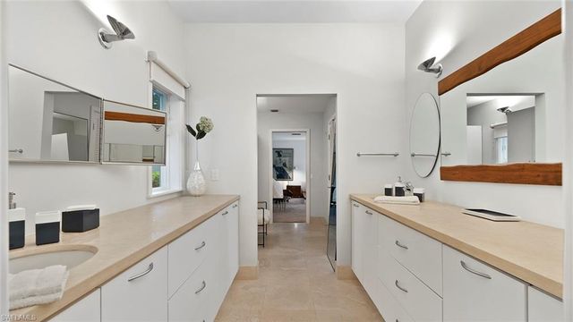 586 Yucca RD, Naples, FL 34102