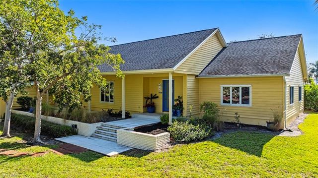 586 Yucca RD, Naples, FL 34102