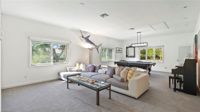 586 Yucca RD, Naples, FL 34102