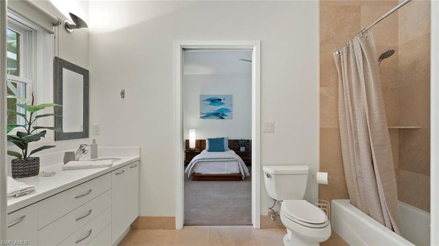 586 Yucca RD, Naples, FL 34102