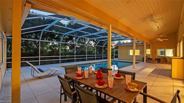 586 Yucca RD, Naples, FL 34102