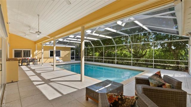 586 Yucca RD, Naples, FL 34102