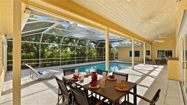 586 Yucca RD, Naples, FL 34102