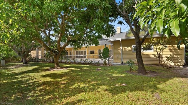 586 Yucca RD, Naples, FL 34102