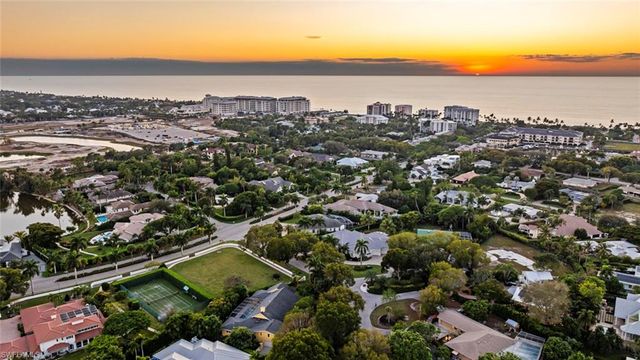 586 Yucca RD, Naples, FL 34102