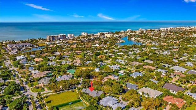 586 Yucca RD, Naples, FL 34102