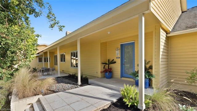 586 Yucca RD, Naples, FL 34102