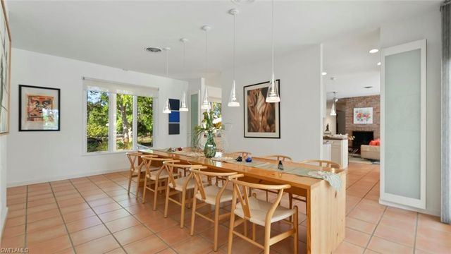 586 Yucca RD, Naples, FL 34102