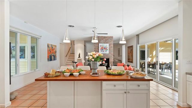 586 Yucca RD, Naples, FL 34102