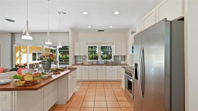 586 Yucca RD, Naples, FL 34102