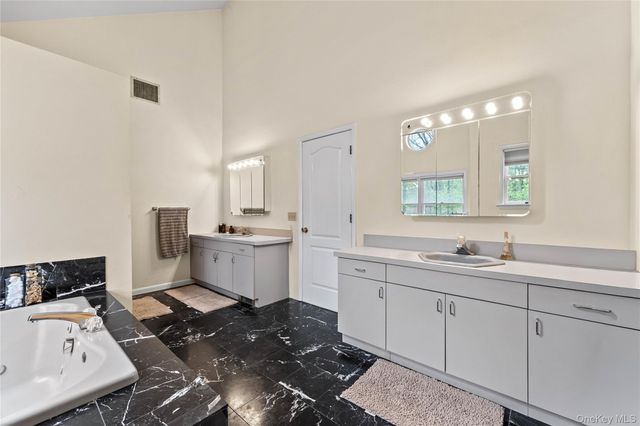 3 Anita Court, Cortlandt Manor, NY 10567