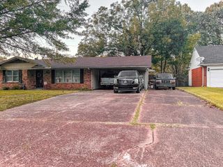 1718 BORDEN DR, Memphis, TN 38116