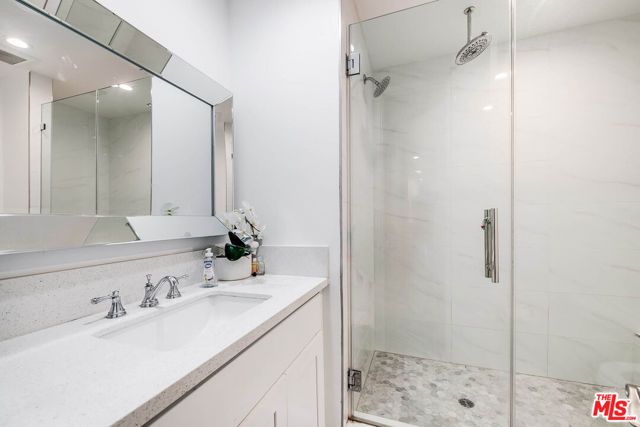 441 N Oakhurst Drive 304, Beverly Hills, CA 90210