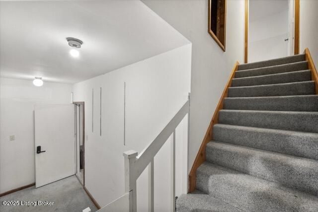 2710 Windsor Forest Dr, Louisville, KY 40272