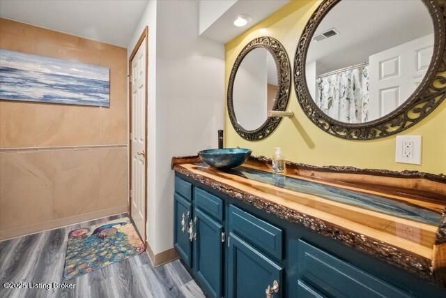 2710 Windsor Forest Dr, Louisville, KY 40272