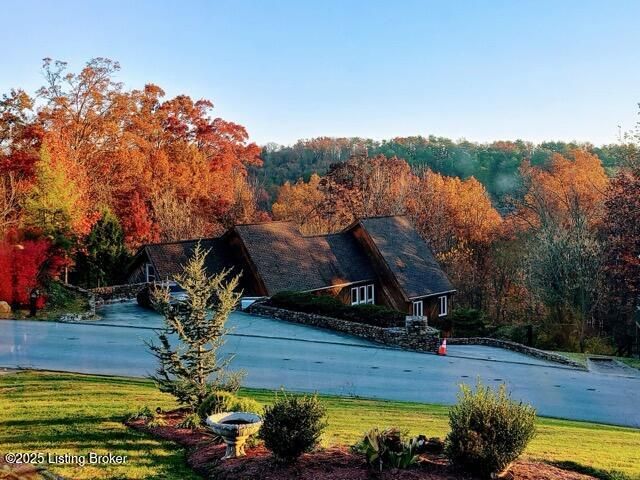 2710 Windsor Forest Dr, Louisville, KY 40272