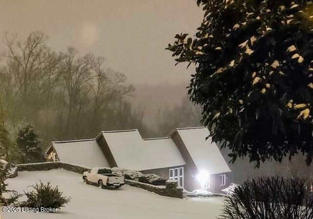 2710 Windsor Forest Dr, Louisville, KY 40272