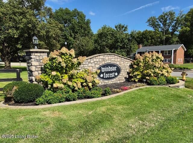 2710 Windsor Forest Dr, Louisville, KY 40272