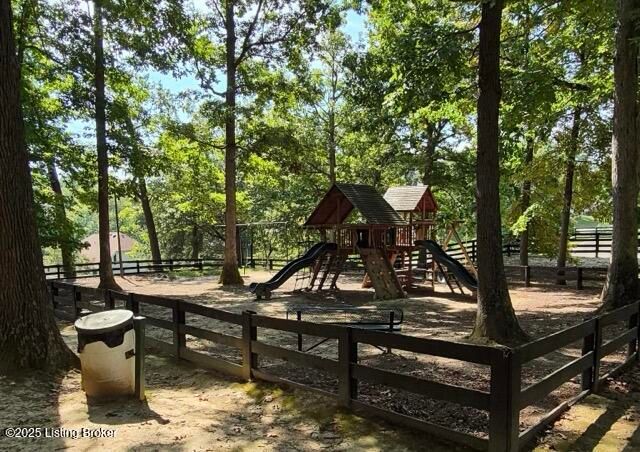 2710 Windsor Forest Dr, Louisville, KY 40272