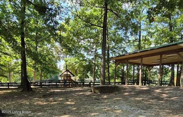 2710 Windsor Forest Dr, Louisville, KY 40272