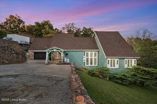 2710 Windsor Forest Dr, Louisville, KY 40272