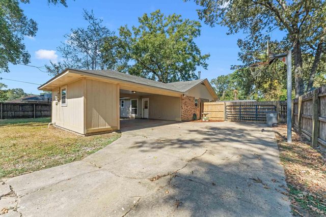 9114 Monhegan Ave, Central, LA 70714